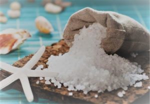Домашний ритуал очищения солью