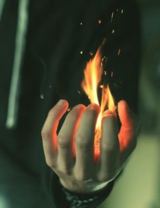 Как развить в себе пирокинез и научиться управлять стихией огня?